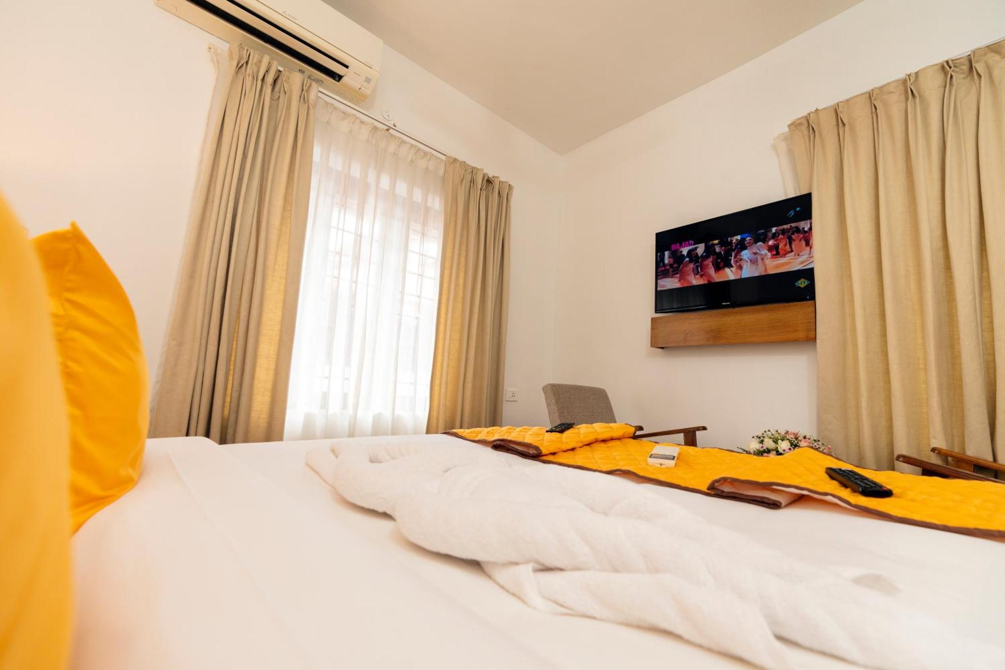Solo Inn By Hawk Hospitality Kochi Exterior foto