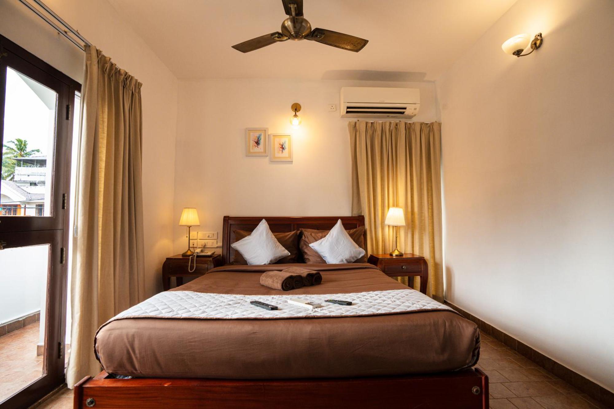 Solo Inn By Hawk Hospitality Kochi Exterior foto
